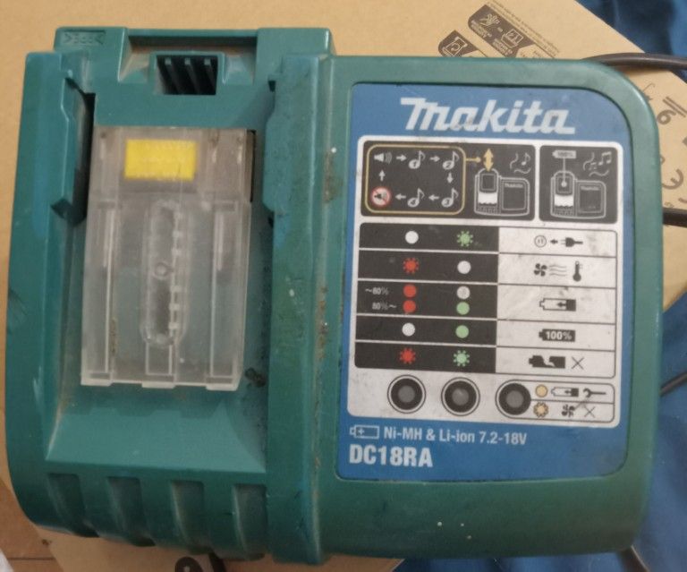 Makita Ni-MH & Lithium- Ion Battery 7.2 - 18V Charger DC18RA