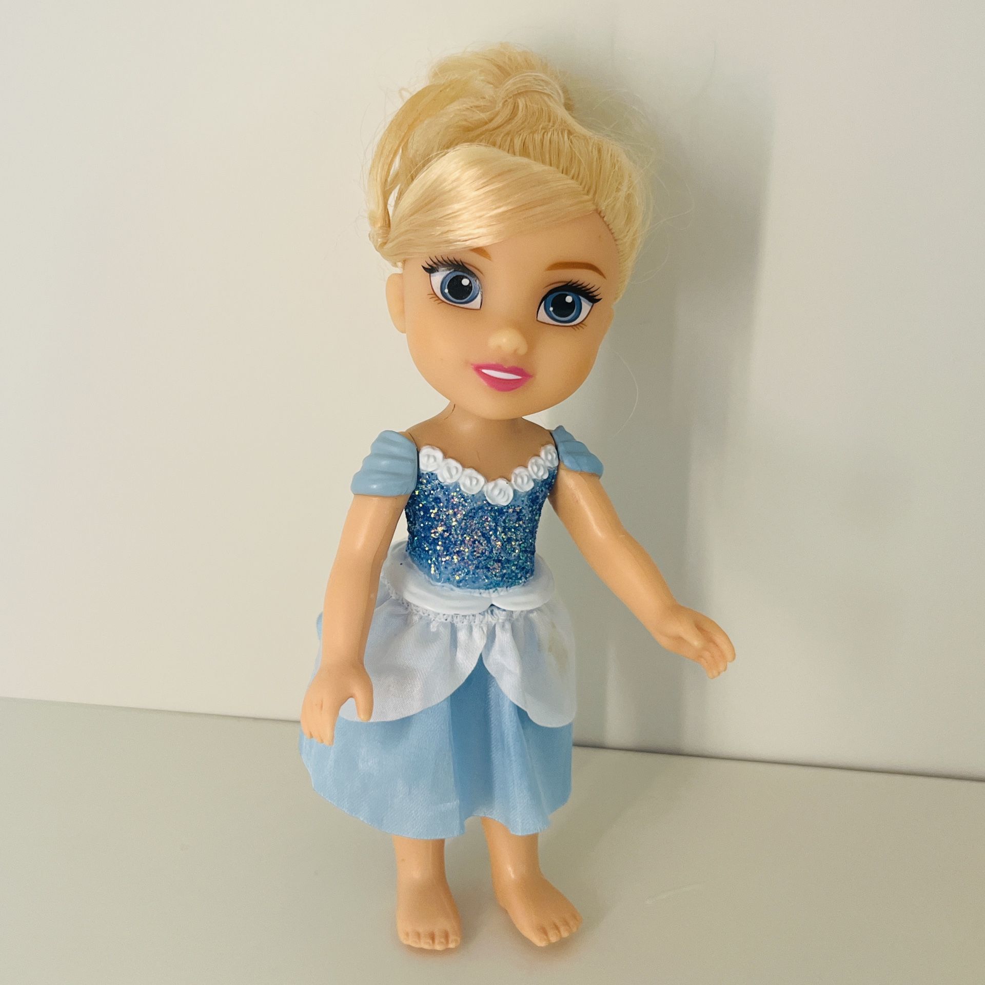Disney Princess Petite Cinderella Doll 6-inch Toy