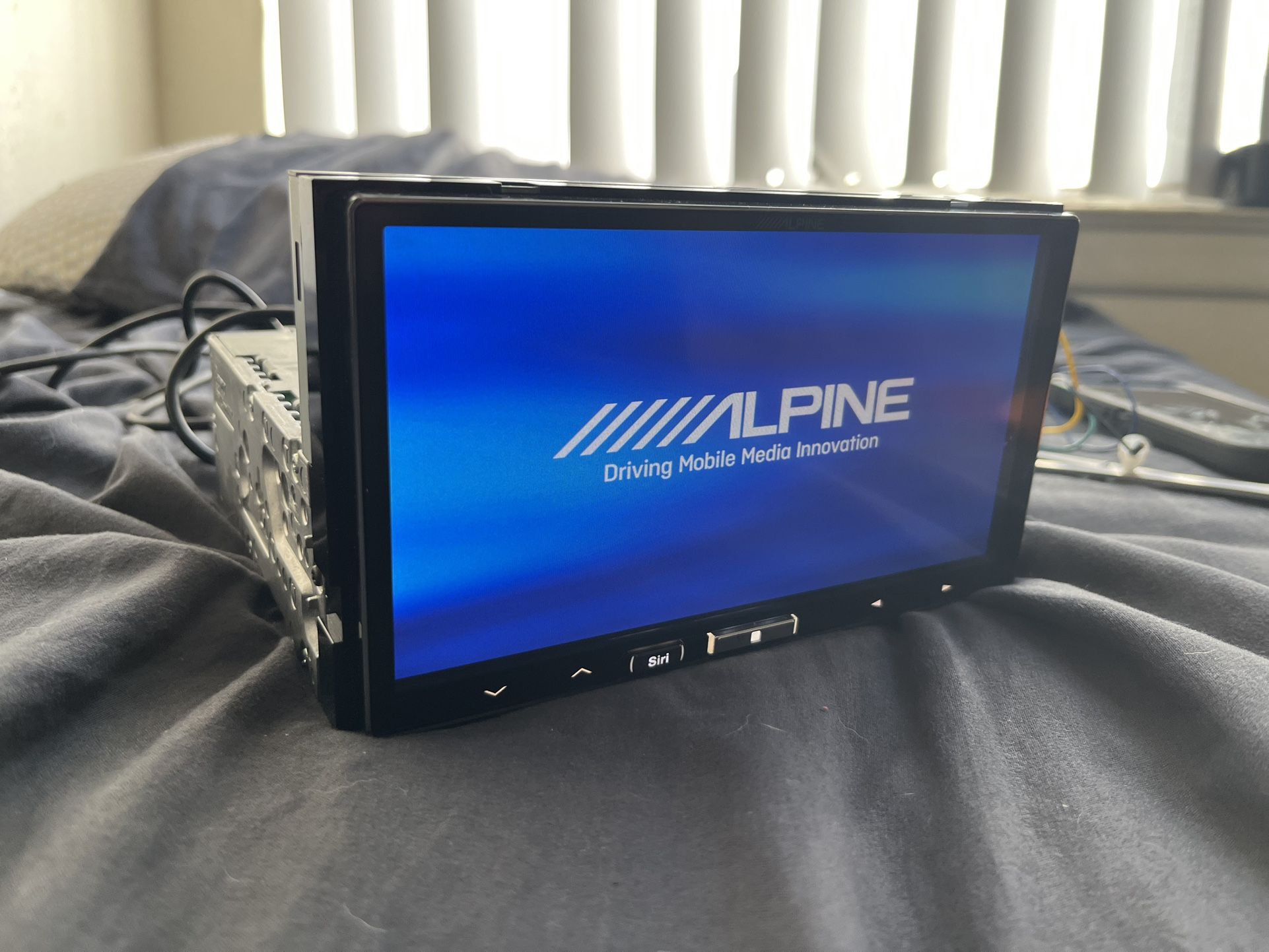 Alpine iXL CarPlay Apple Play