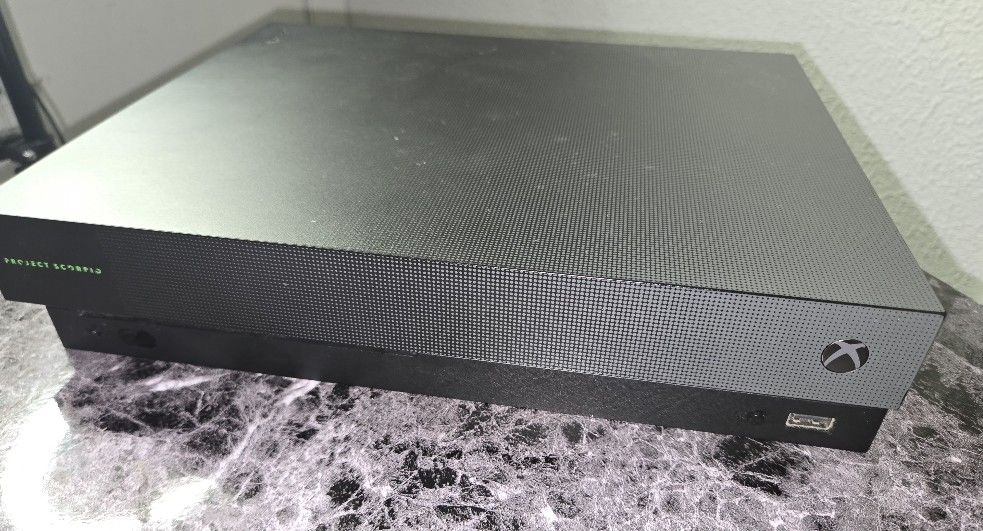 Xbox One X: Project Scorpio Limited Edition 1TB