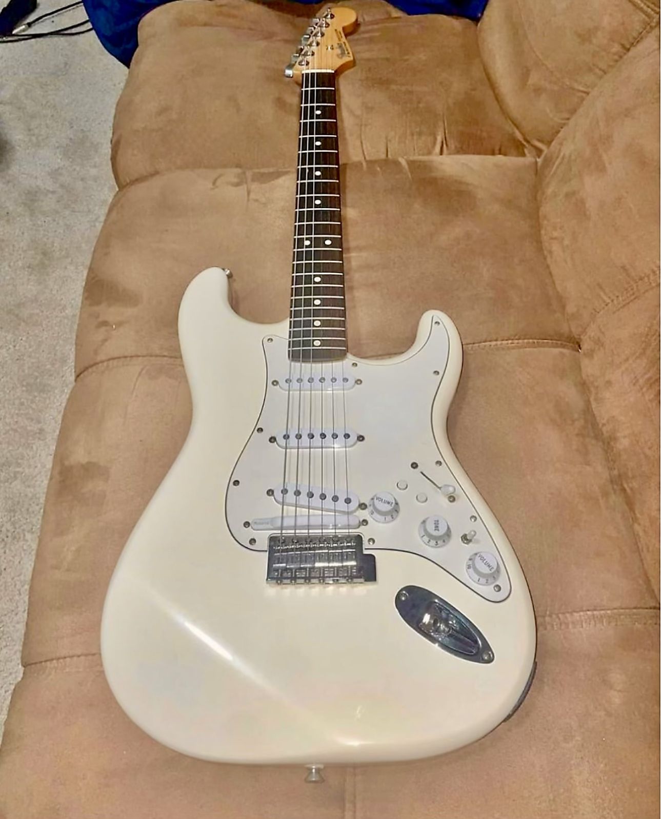 Fender Standard Roland Ready Stratocaster 1(contact info removed) - Arctic White