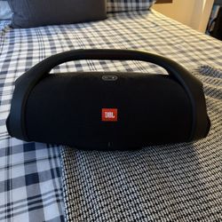 JBL Boombox 2 (NO CHARGER!)