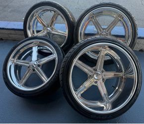 Intro Hauler Staggered 22x9 - 22x11 5x5 With 265/35/22 - 335/25/22 Toyo St III Tires🔥🔥🔥