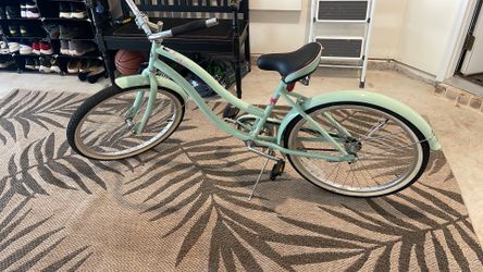 Ozone 500 Malibu 24” Cruiser Bike — Lightly Used, Great Condition