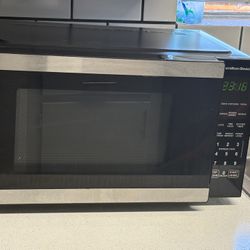Hamilton Beach Microwave 900 Watts