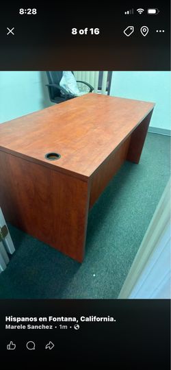 Excellent Condition Used Desk and Cabinet SALE. $25. Both 🍀