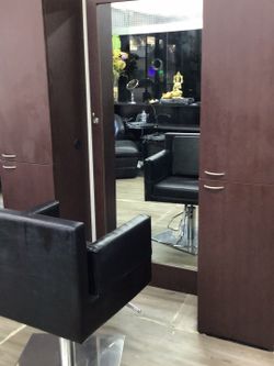 Beauty Salon Hair Stations