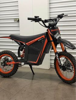 Skycore S11 Electric Dirt Bike – 3500W Peak – 48V 22.5Ah – Full Suspension Tuttio
