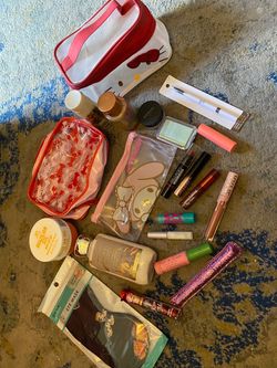 Mixed Beauty & Makeup Bundle with Cosmetic Bags