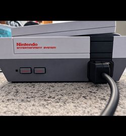 NES CLASSIC EDITION (NES MINI) w/30 games.