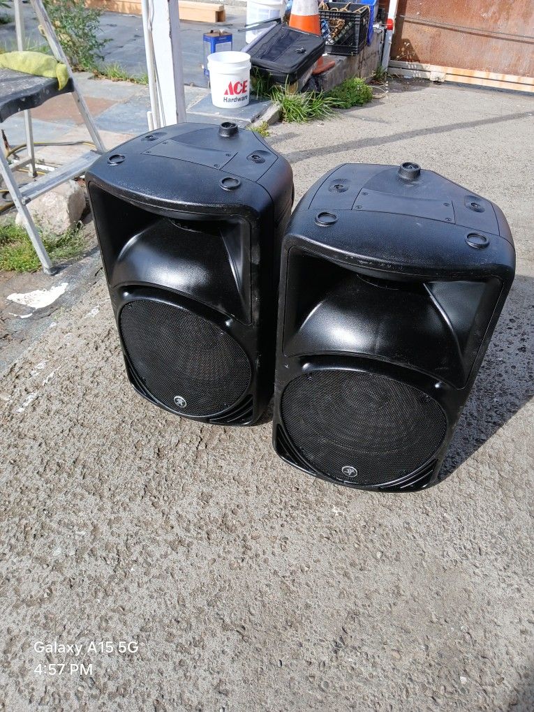Mackie Speaker 12 Inches