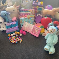 Huge Toy Lot Little Live Pets Hatchimals Air Pods FAO Schwarz Minnie Mouse Animatronic Snoopy Animatronic Frozen HUGE Lot