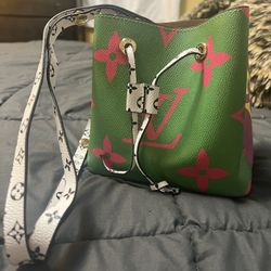 Louis Vuitton Tote