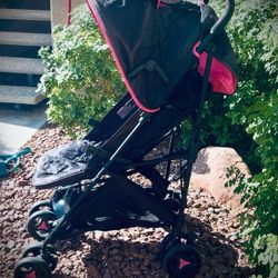 Folding Baby Toddler Umbrella Outdoor Stroller w/ Storage Basket. Excellent Condition!