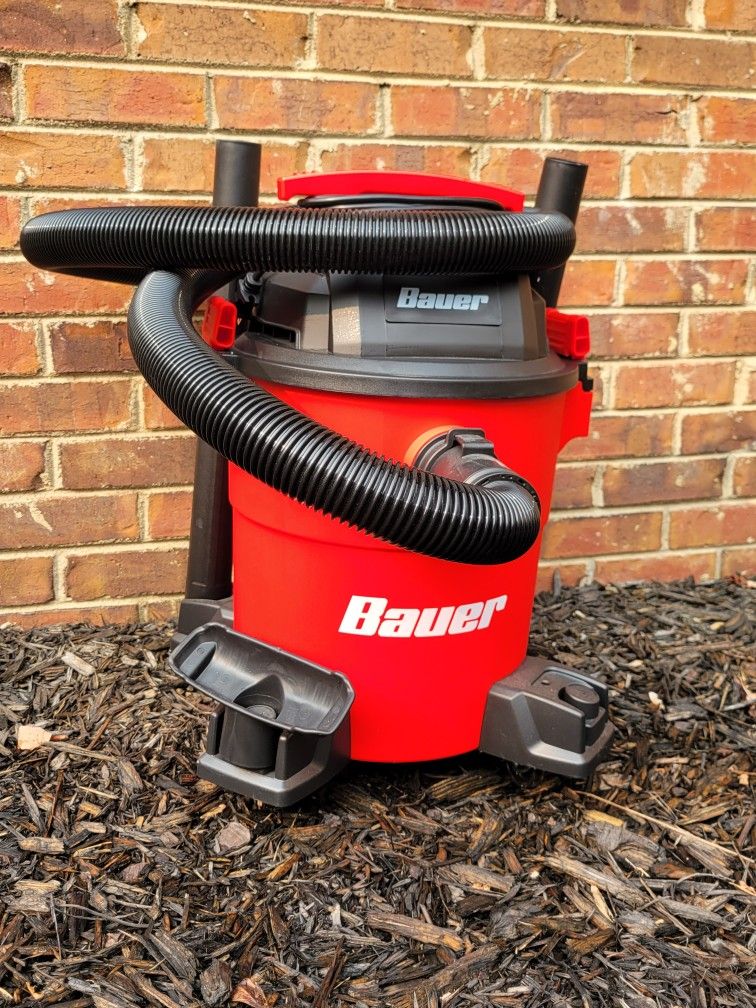BAUER 6 Gallon, 4 Peak HP Wet/Dry Vacuum