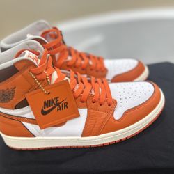 Air Jordan Retro 1s Size 9.5m.  129$. Obo