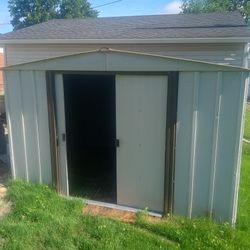 Shed $100 Like New