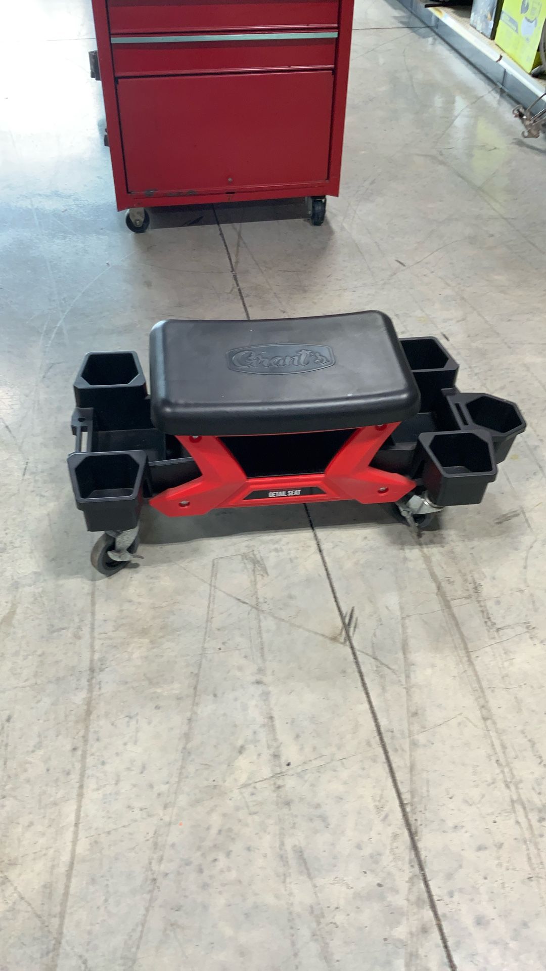 Grant Detailing Stool