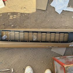 15-18 Edge Lower Grille