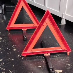 2-Signal Stat Emergency Warning Triangle -18"