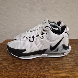 Nike LeBron Witness 7 Athletic Basketball Shoes 
Men's Size 8