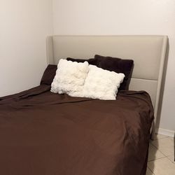 Beige/khaki Queen size bed frame 🤎