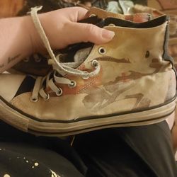 Road Runner and Wile Coyote Converse Shoes size Mens Size 9 Women's size 11