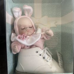 Keepsake Musical Baby In Baby Shoe
