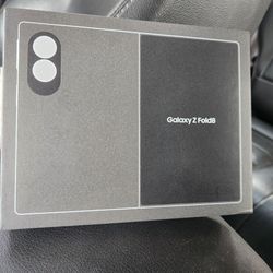 Galaxy Z Fold 8 • UNLOCKED 🔐 • Lavender • 256 GB • Sealed 🎁 (Price Firm)