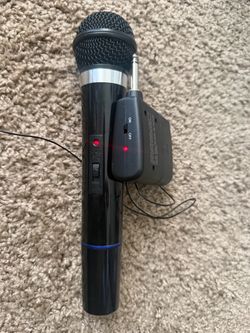 Wireless microphone firm on price