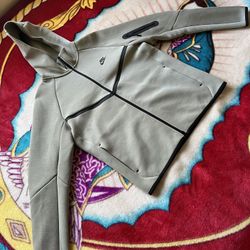 Men’s Nike Tech Fleece