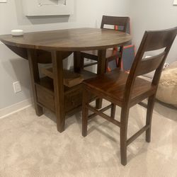 Beautiful, Walnut Expandable table 48” Diameter
