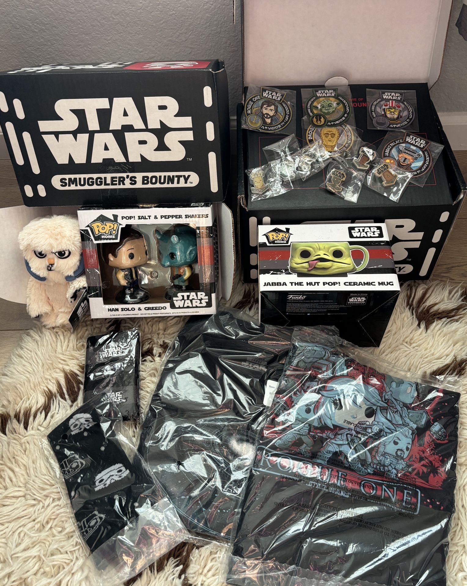 Star Wars Funko Bundle Smuggler’s Bounty Shirts Pins Collectable 