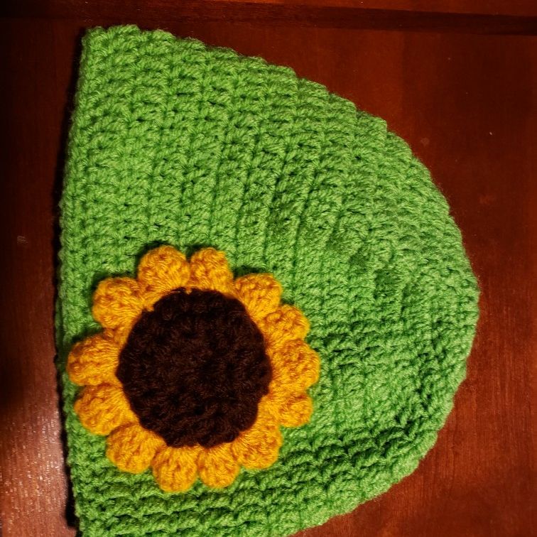 Size 3-6 month infant sunflower hat.