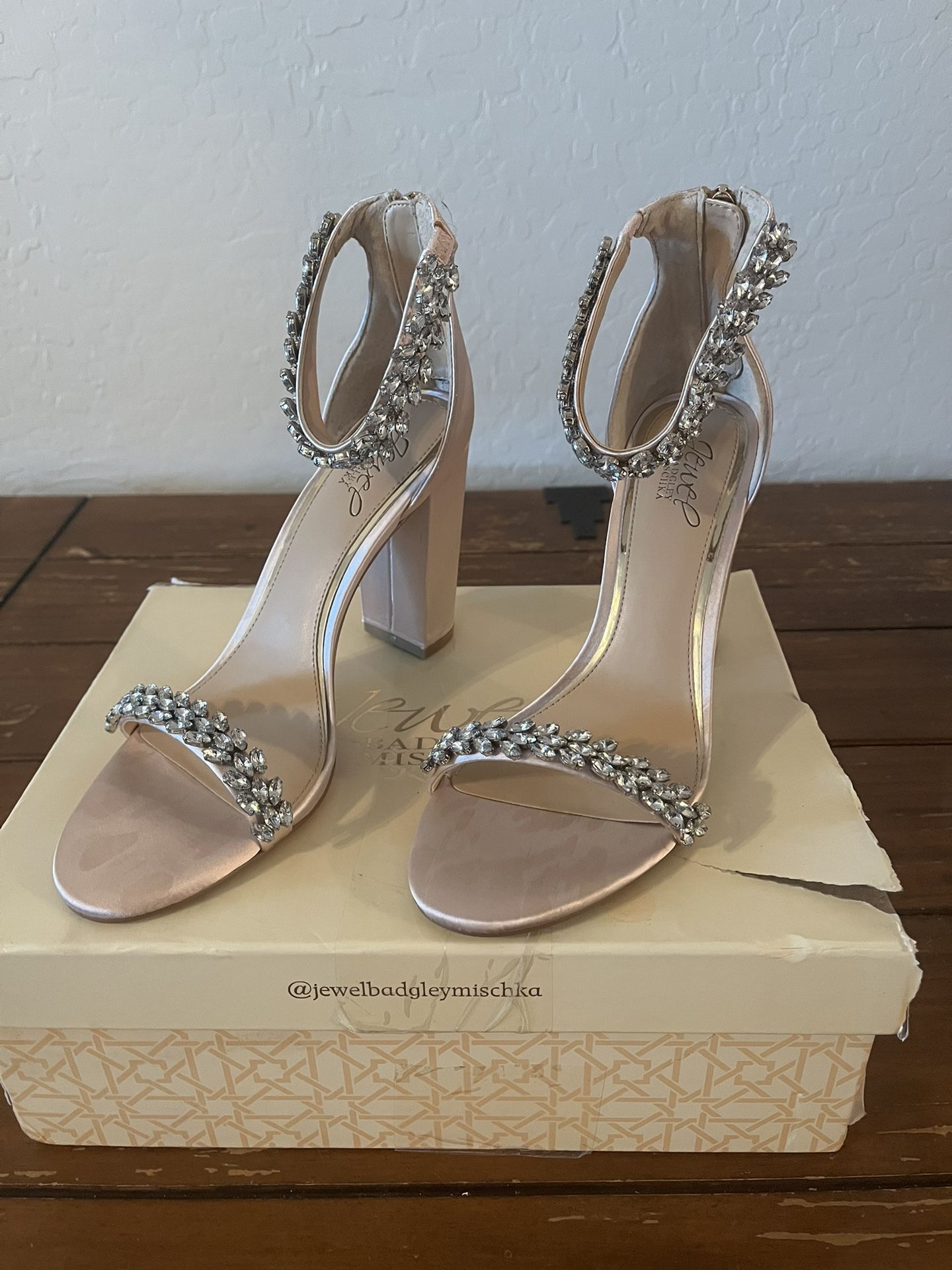 Jewel Badgley Mischka wedding shoe size 9