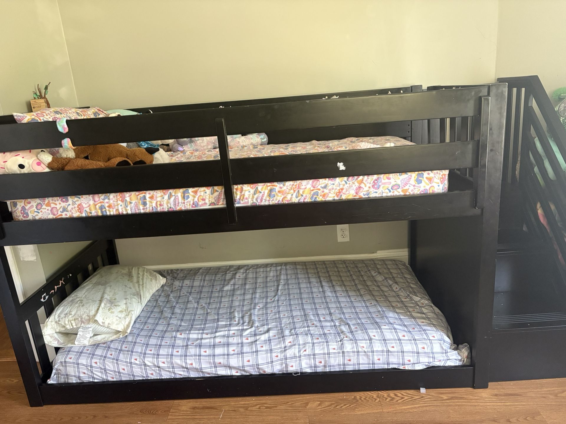 Twin Bunkbed