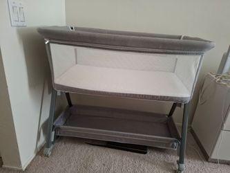 BASSINET MUST GO TODAY