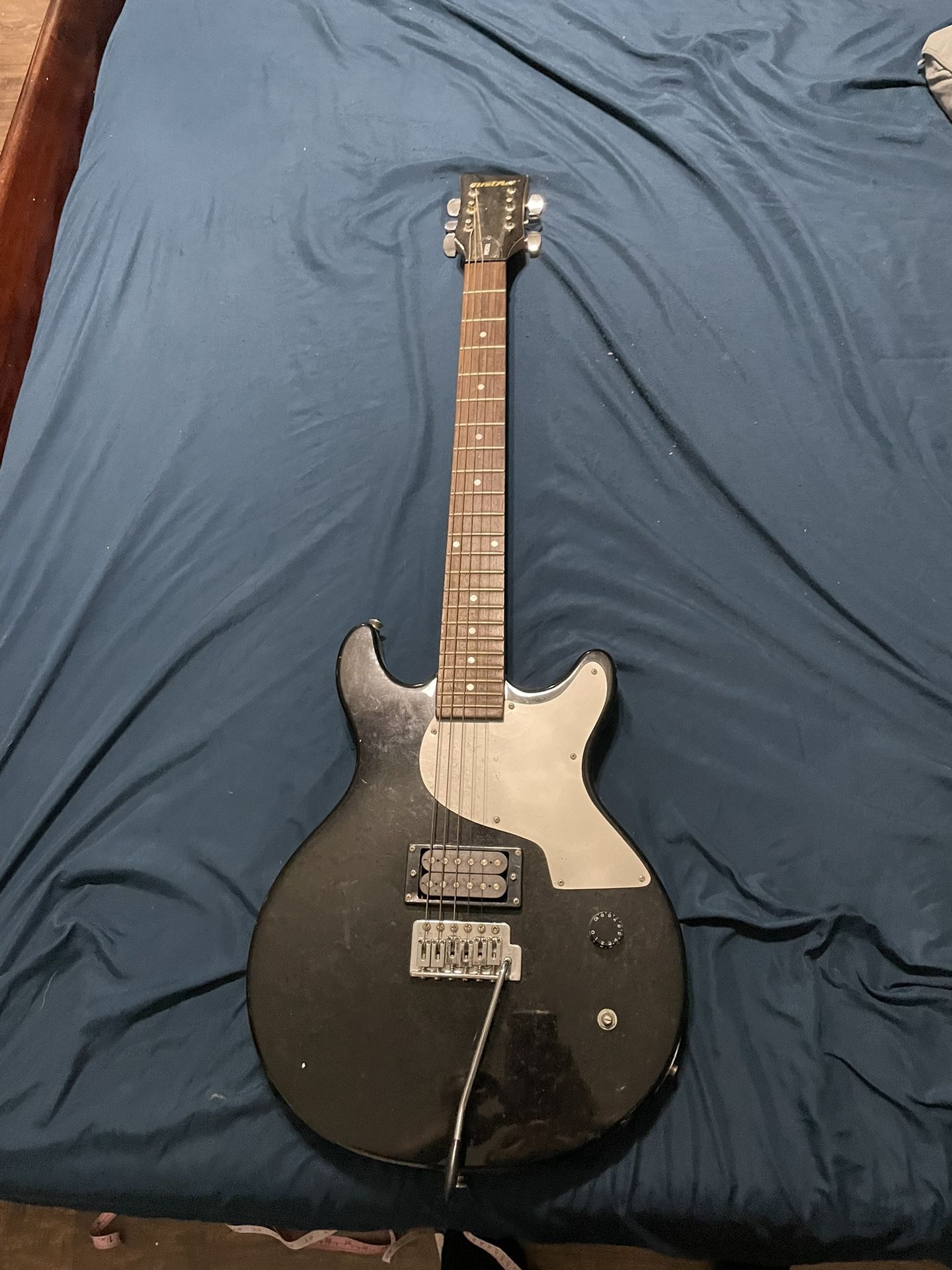 FIRST ACT ME951 GUITAR