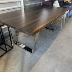 Dinning table with 4 chairs  $300 Solid wood 