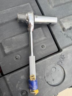 Ratchet Wrench with Socket Attachment