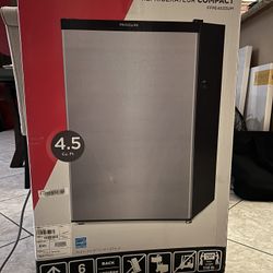 Frigidaire Fridge 