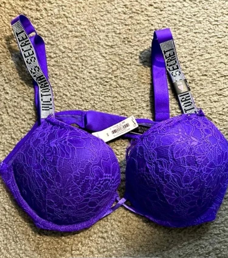 Bombshell New w Tags Victoria’s Secret bedazzled bra 36B