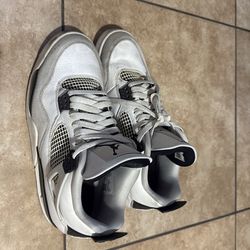 Jordan 4 military black 100$ used 10.5