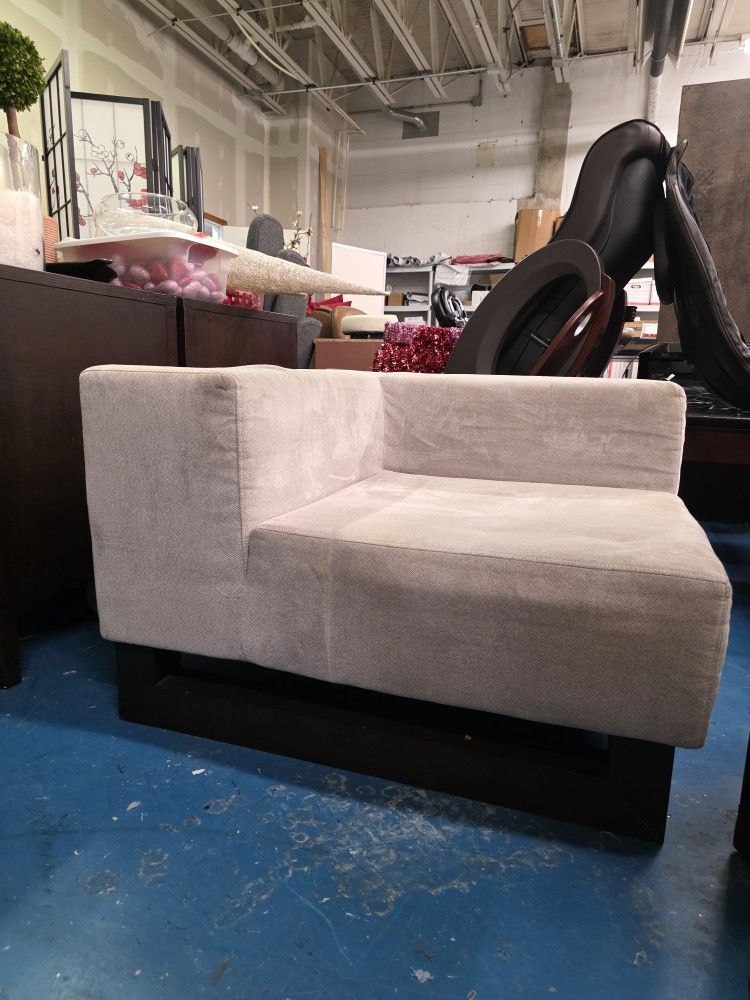 Lounge Chairs 