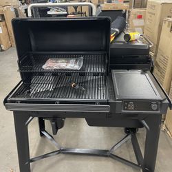 Traeger Grills Woodridge Electric Wood Pellet Grill and Smoker, Wi-Fi Temperature Control up to 500 Degrees, 860 Sq. In. Cooking Capacity, 6-in-1 for 