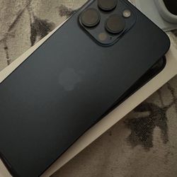 15 Pro Max 256 Blue titanium