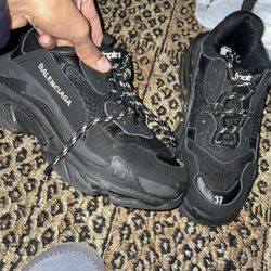 Balenciaga Triple S 