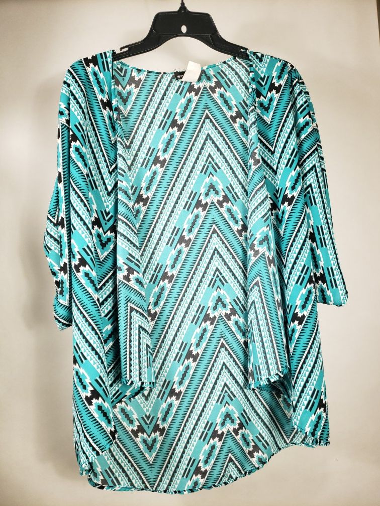 WET SEAL. Women. Geometric pattern. 3/4 sleeve. Green& black& white. Kimono. One size .