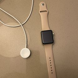 APPLE WATCH GOLD SERIES 42 W/ CHARGER