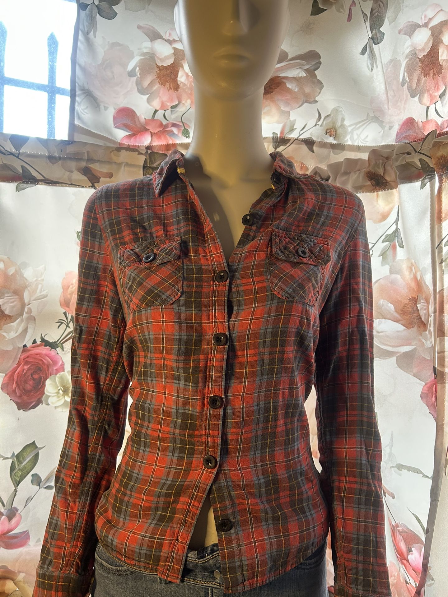 𐙚⋆.˚ Vintage orange and black plaid button-up shirt